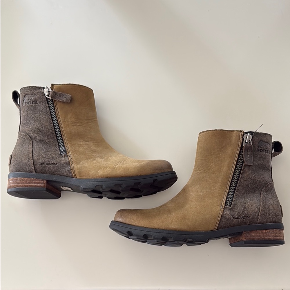 Sorel Women’s Two-Tone Leather Boots